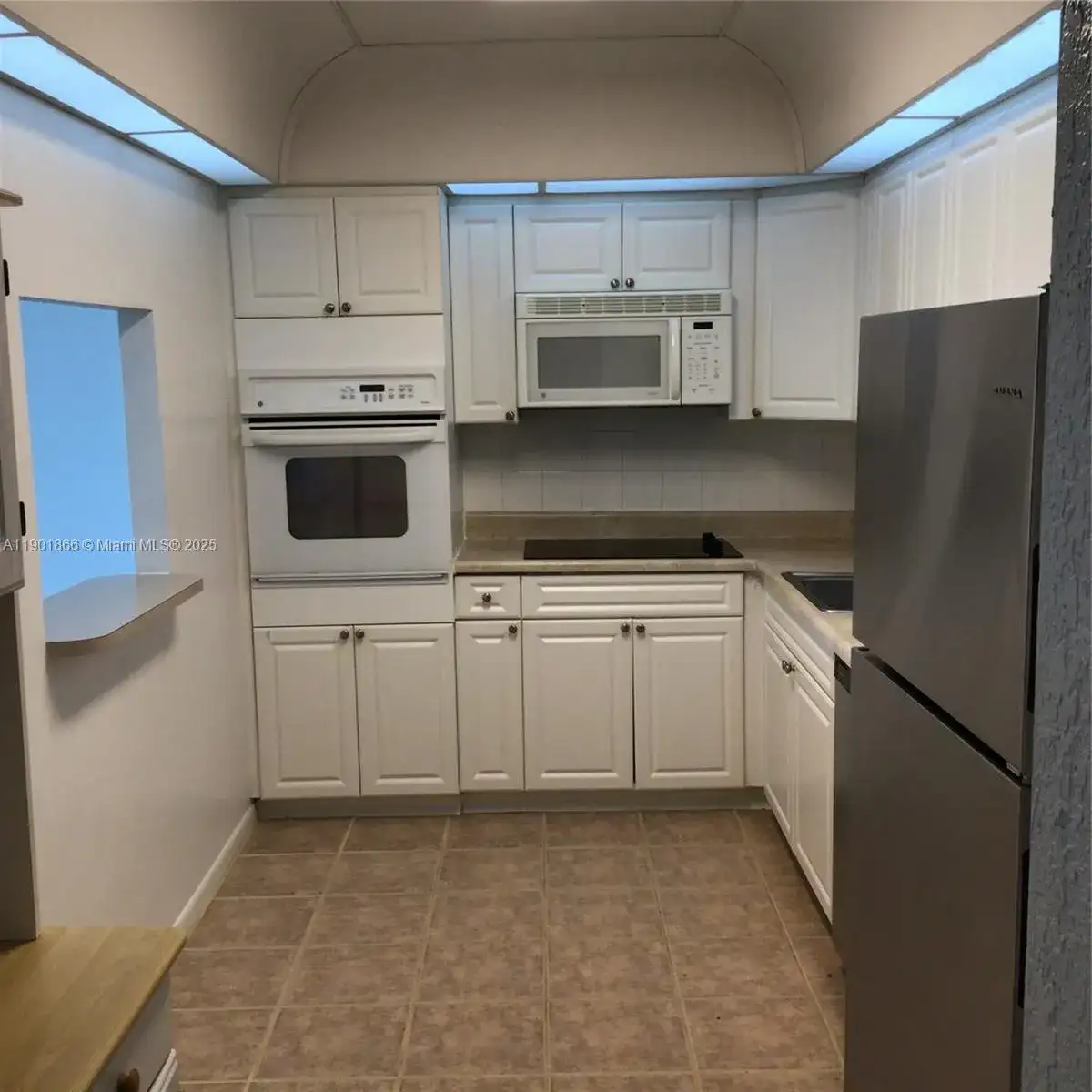 19390 Collins Ave # 611, Sunny Isles Beach FL 33160 photo 3