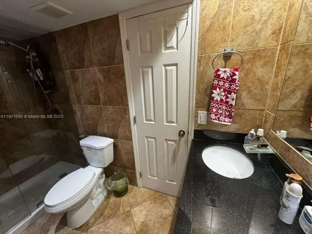 19416 NE 26th Ave # 111B, Miami FL 33180 photo 4