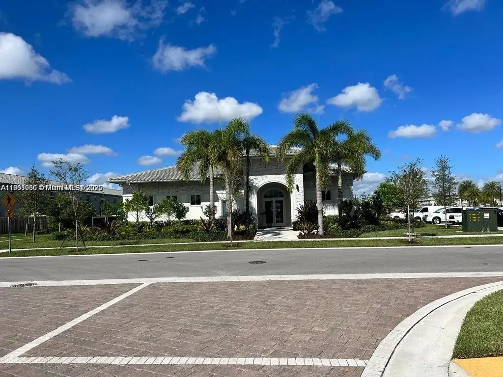 1663 SE 26th Rd, Homestead FL 33035 photo 3