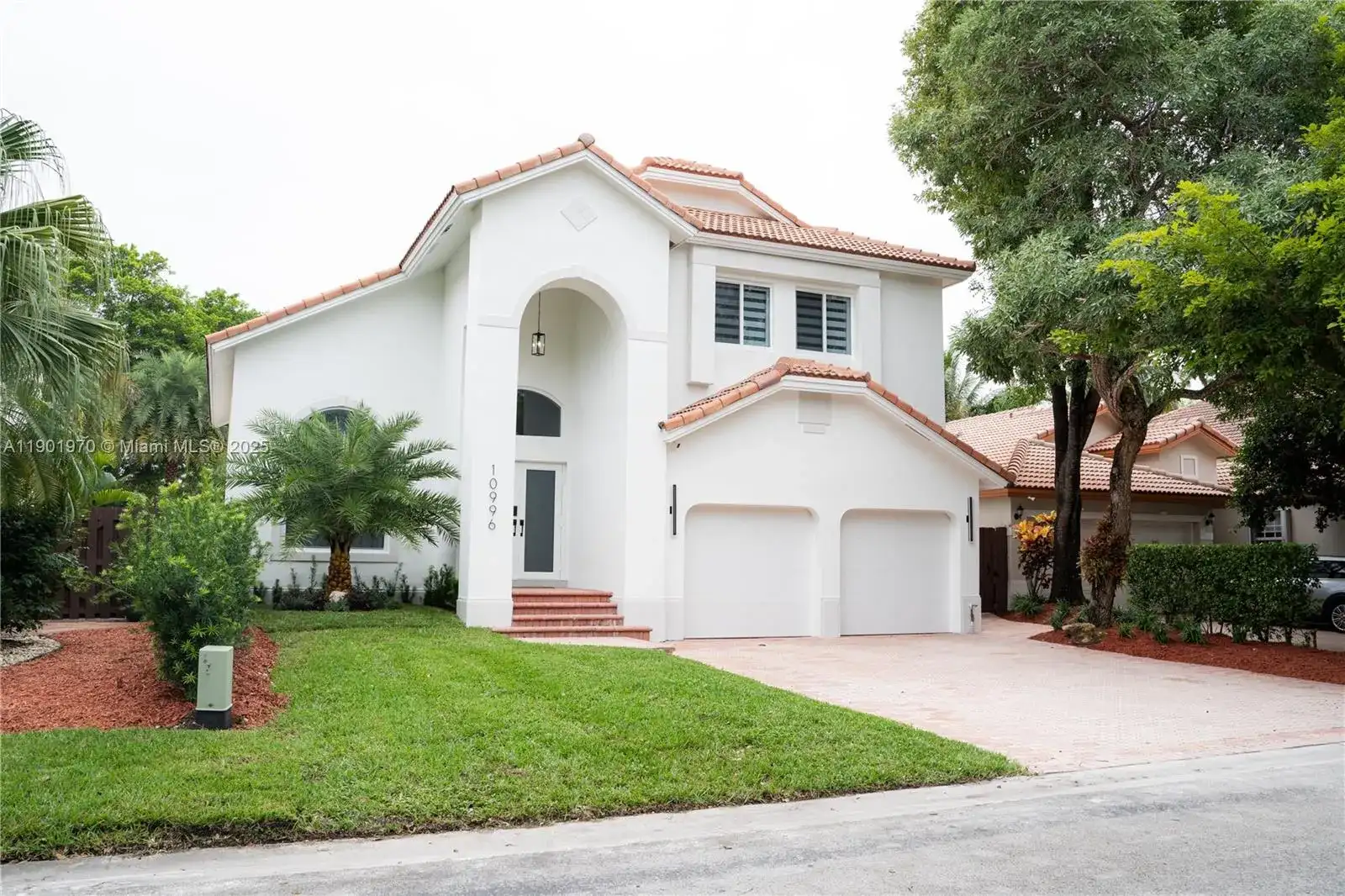 10996 NW 58th Ter, Doral FL 33178 photo 2