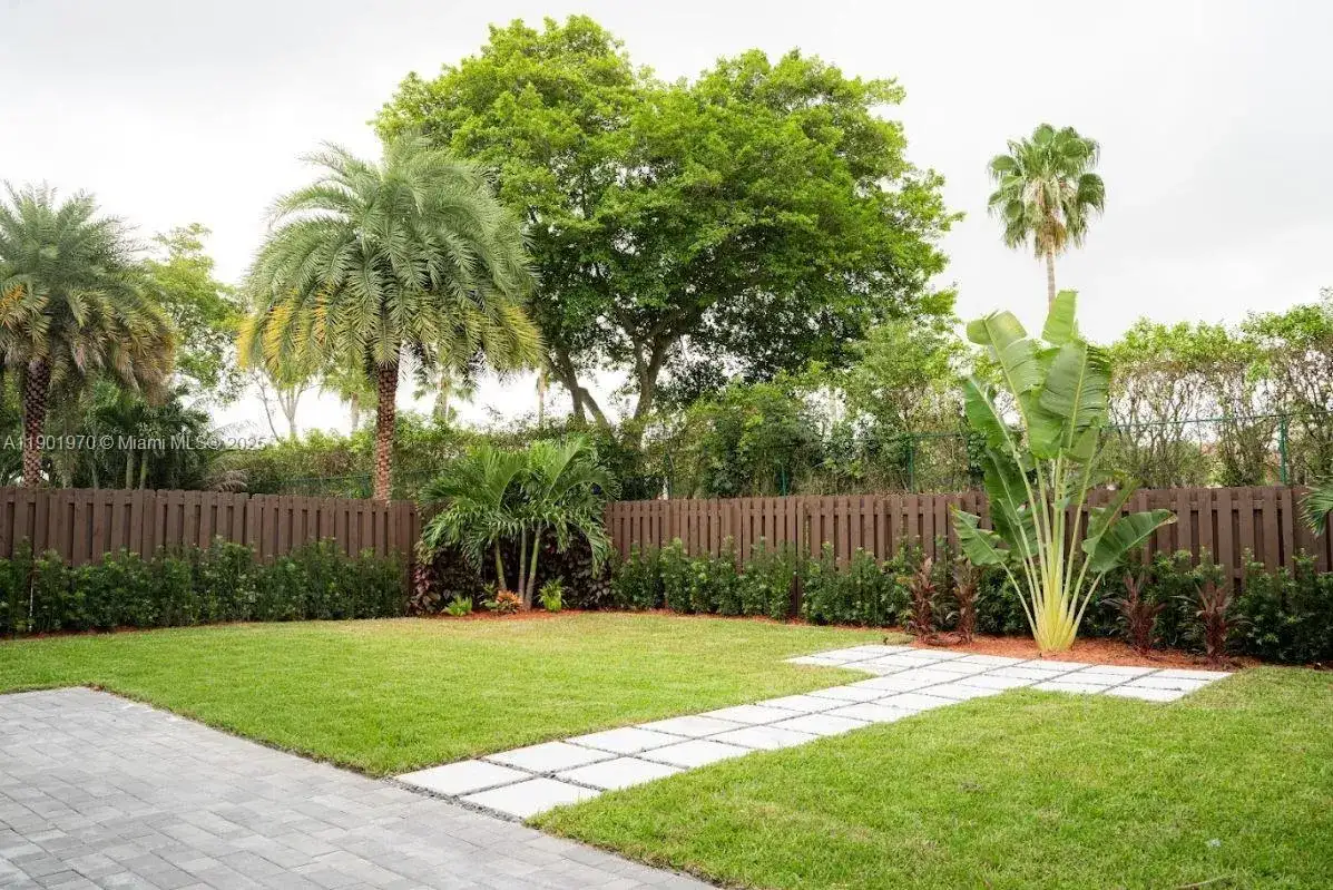 10996 NW 58th Ter, Doral FL 33178 photo 5