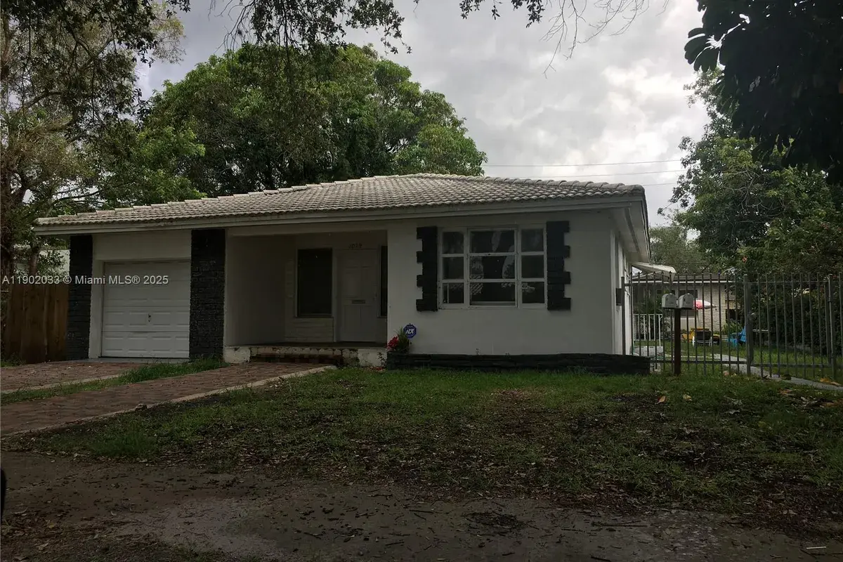 2029 Monroe St, Hollywood FL 33020