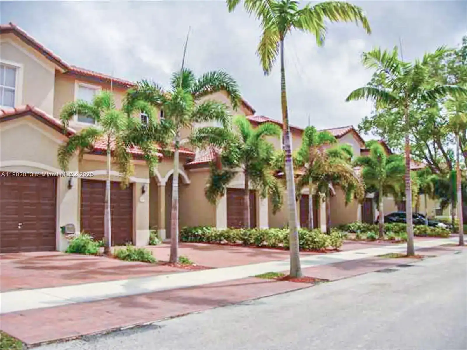 1027 NE 207th St # 1027, Miami FL 33179 photo 2
