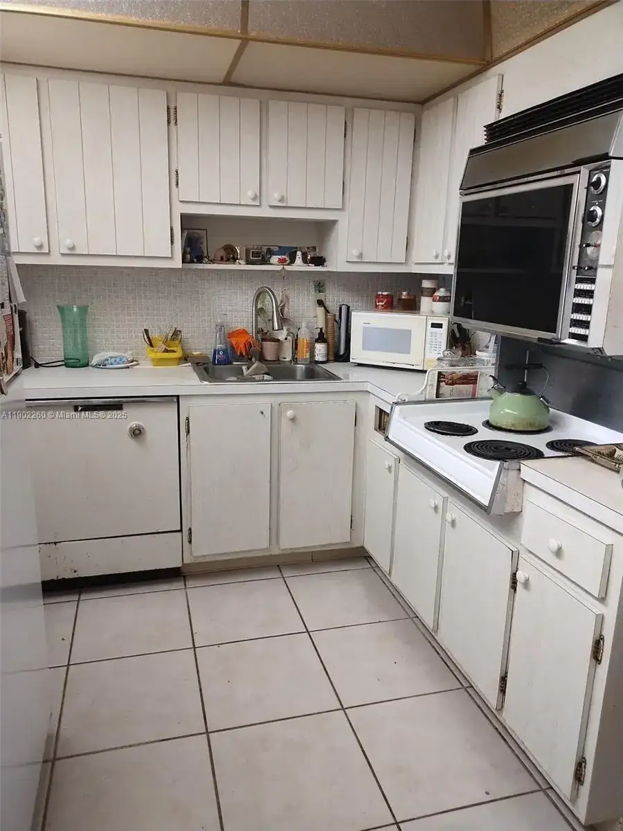 2780 NE 183rd St # 606, Aventura FL 33160 photo 5