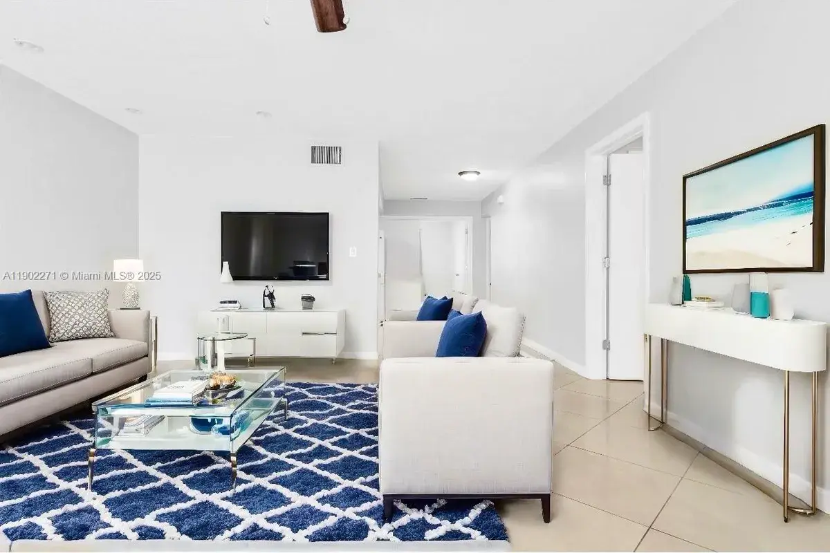 2175 NE 56th St # 105, Fort Lauderdale FL 33308