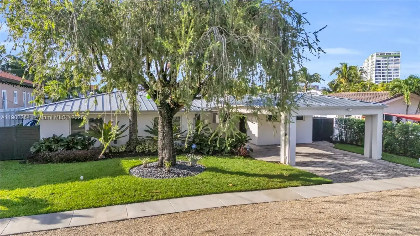 2108 NE 124th St, North Miami FL 33181 photo 2
