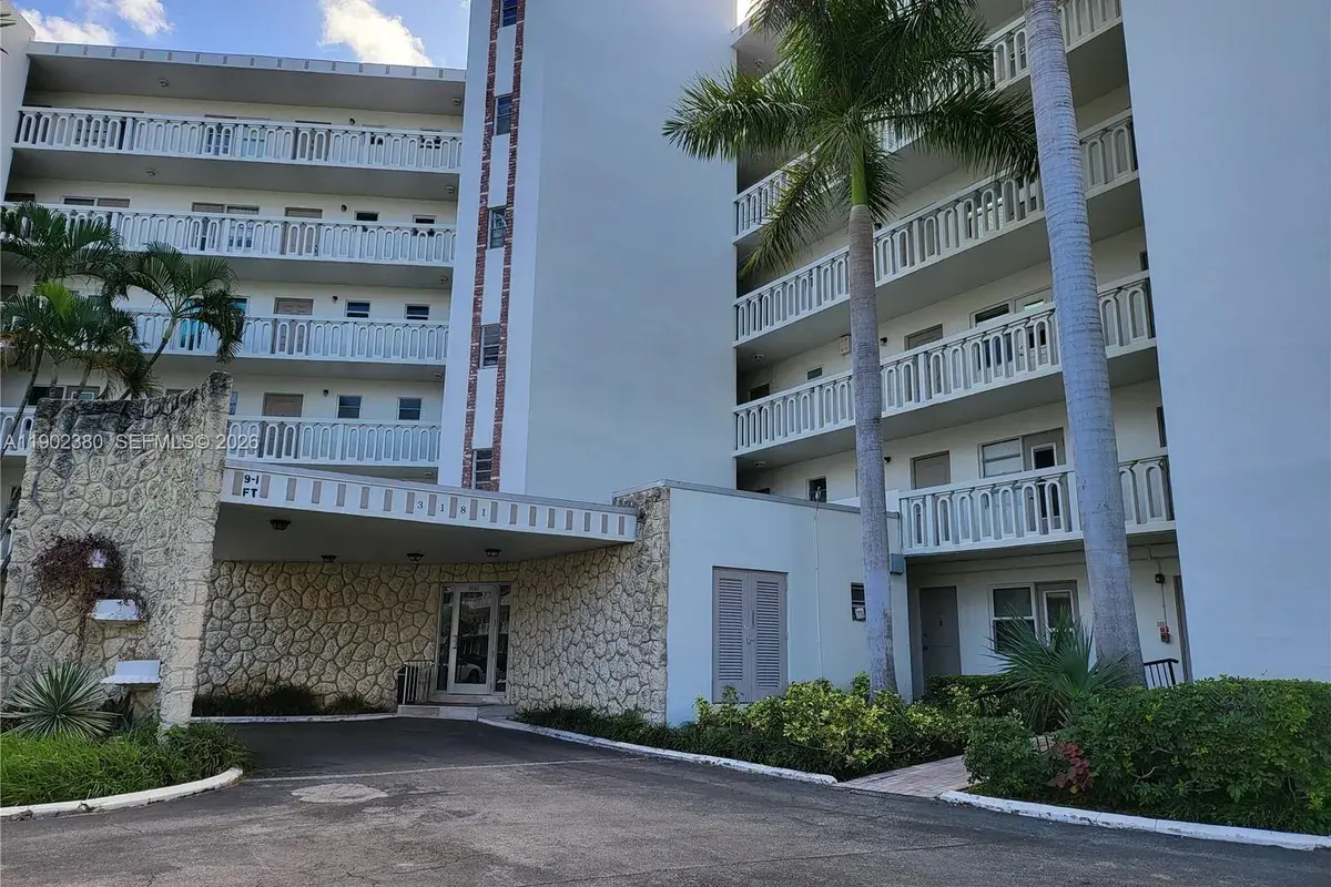 3181 S Ocean Dr # 306, Hallandale Beach FL 33009