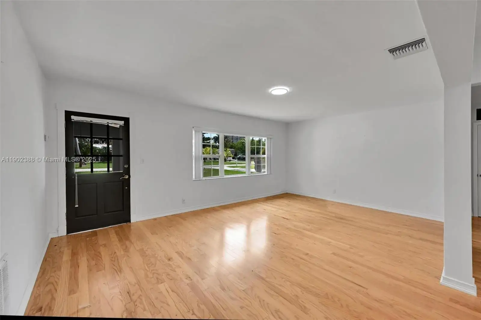 1520 NE 108th St, Miami FL 33161 photo 4