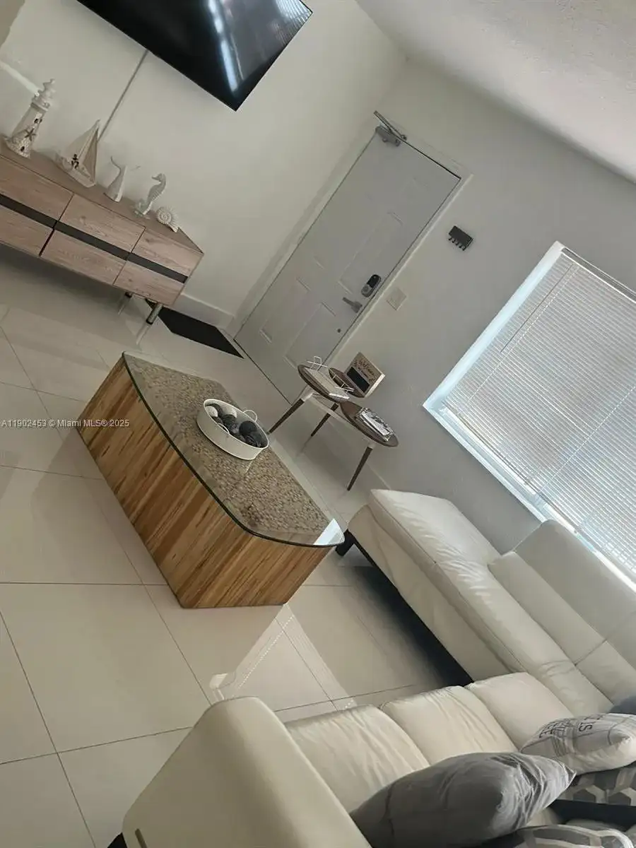 351 E 35th St, Hialeah FL 33013 photo 3