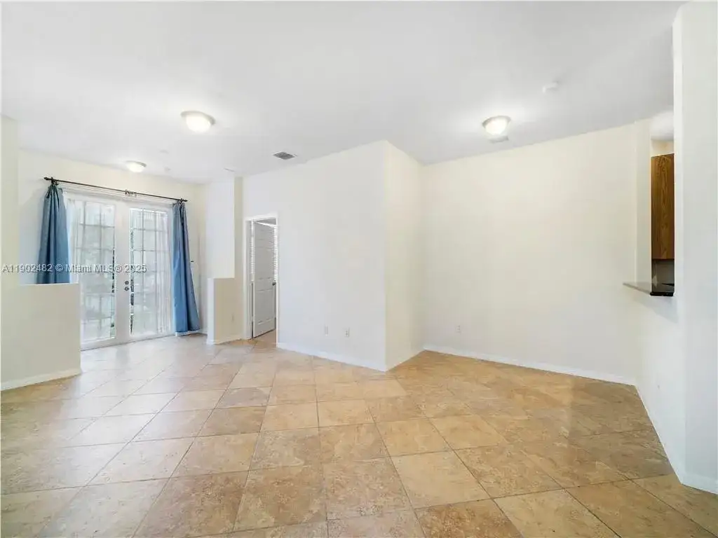 5866 Hampton Hills Blvd, Tamarac FL 33321 photo 2