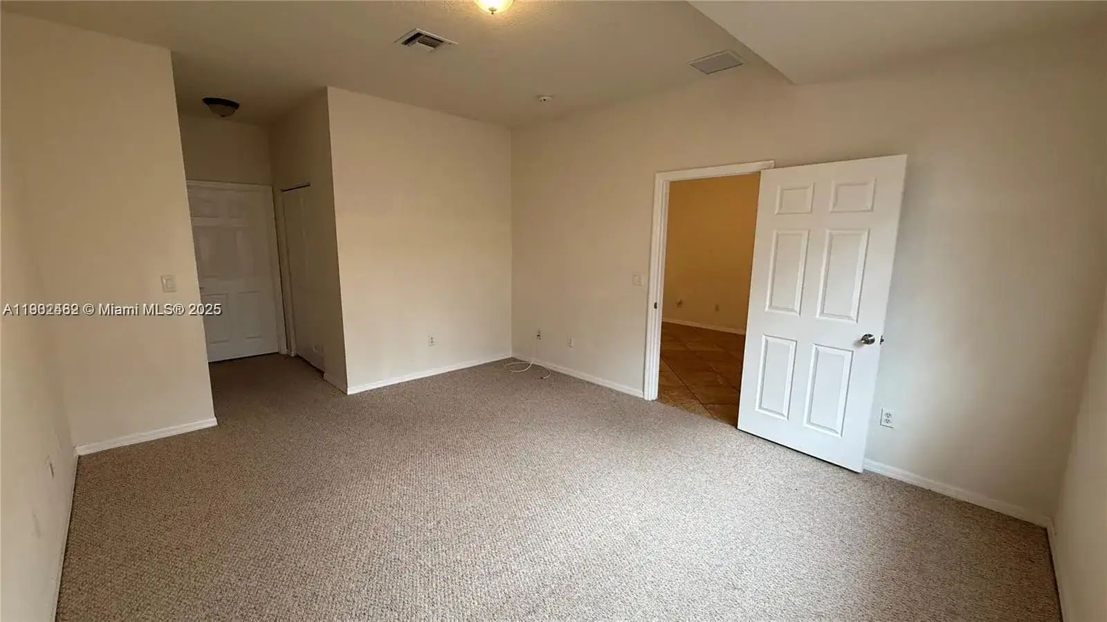 5866 Hampton Hills Blvd, Tamarac FL 33321 photo 3