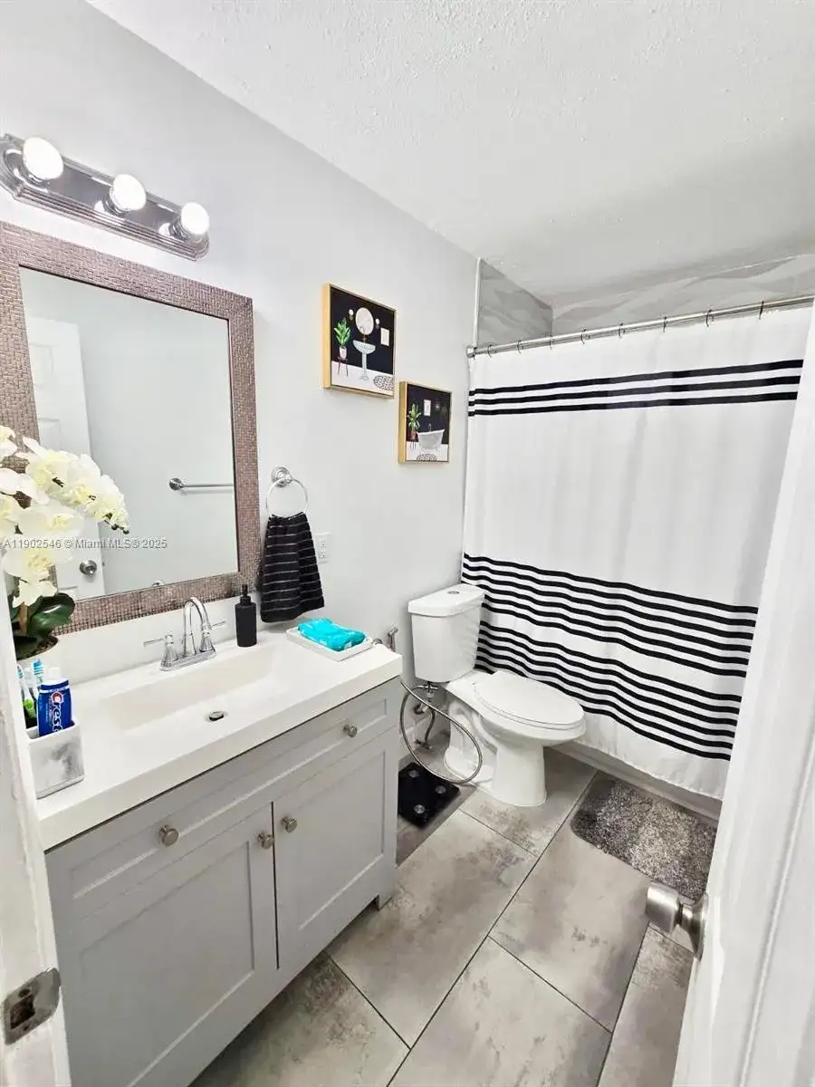627 E 45th St, Hialeah FL 33013 photo 2