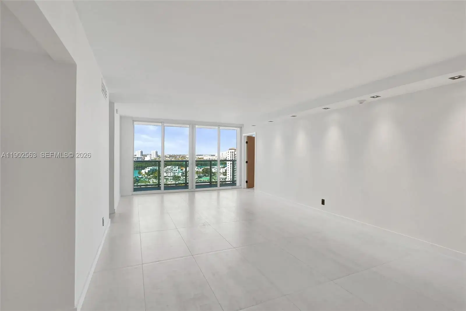 100 Bayview Dr # 1901, Sunny Isles Beach FL 33160 photo 2