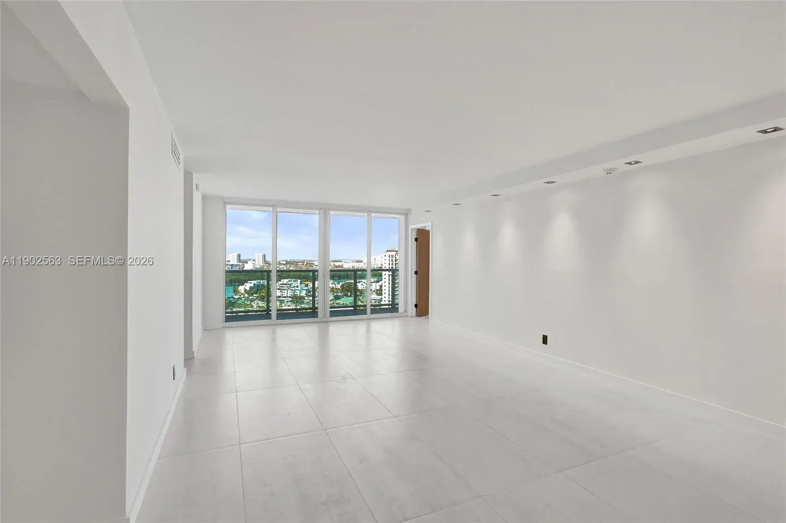 100 Bayview Dr # 1901, Sunny Isles Beach FL 33160