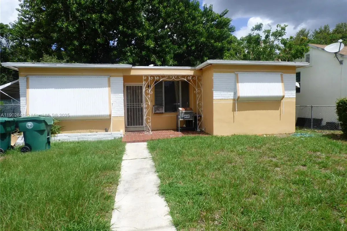 347 NW 42nd St, Miami FL 33127