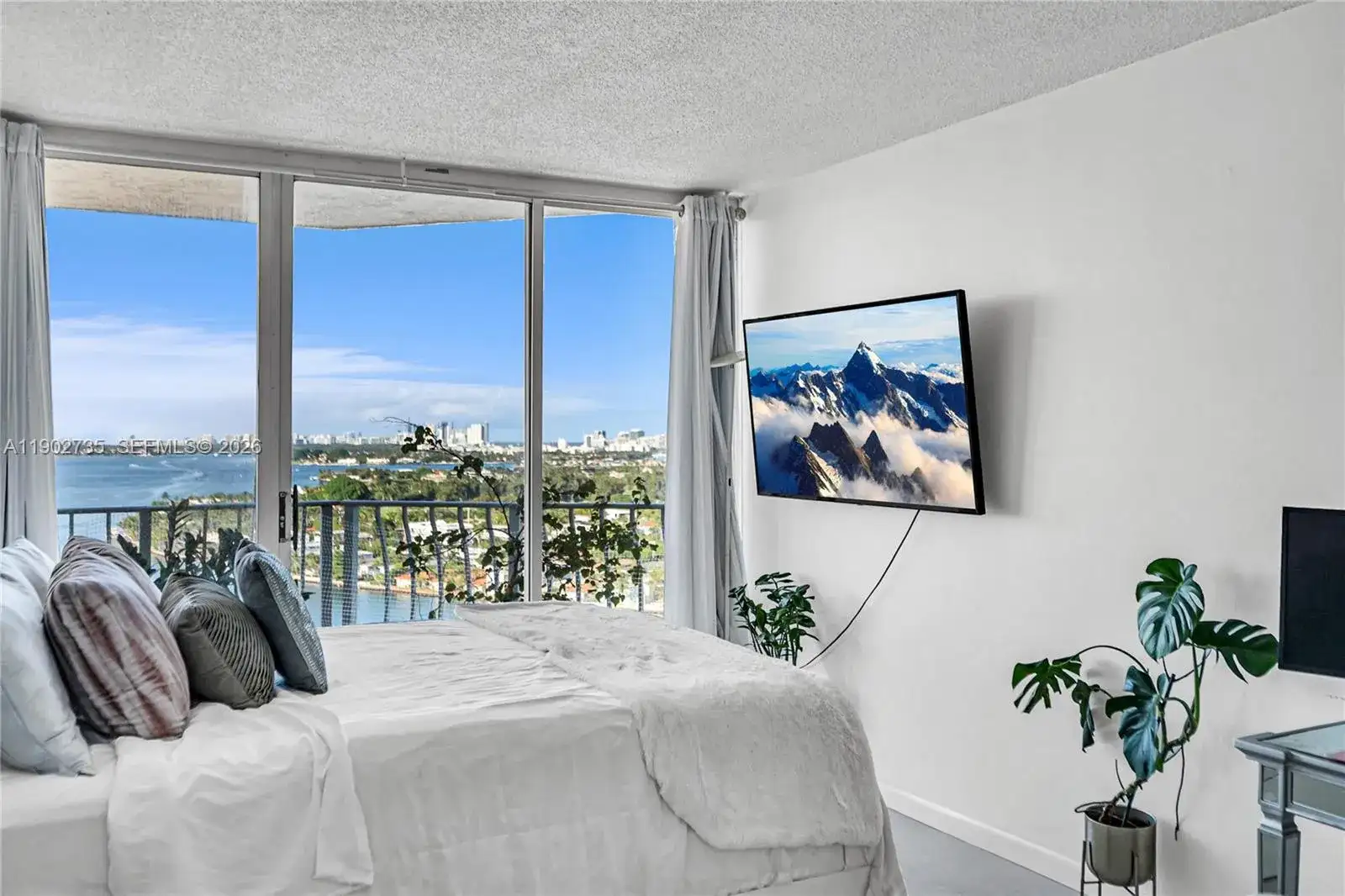 7601 E Treasure Dr # 2412, North Bay Village FL 33141 photo 4