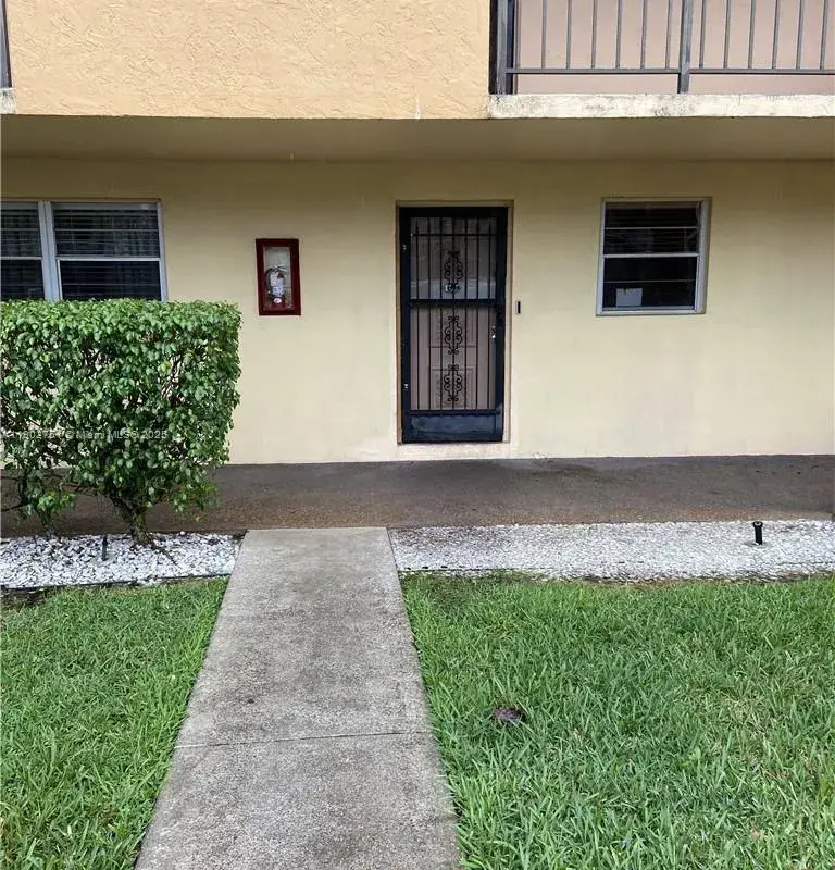 3955 N Nob Hill Rd # 101, Sunrise FL 33351