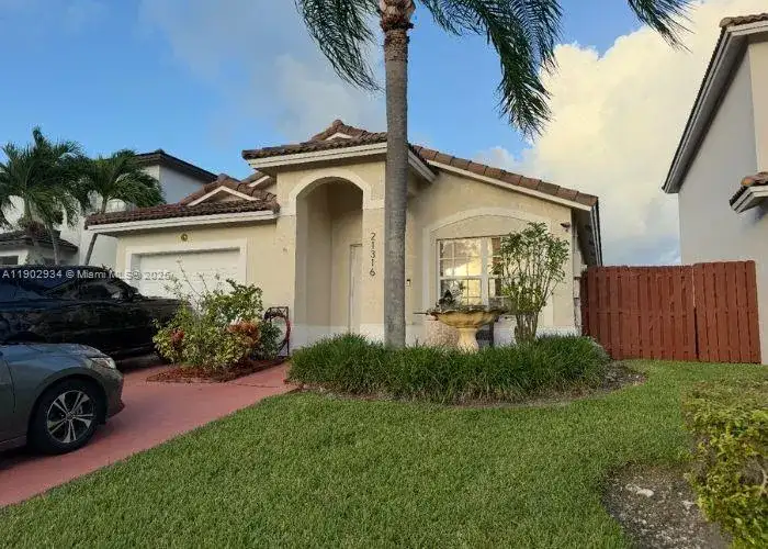 21316 SW 87th Pl, Cutler Bay FL 33189 photo 2