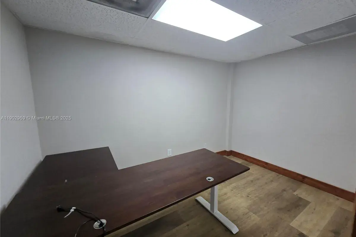 3580 NW 32nd St, Miami FL 33142