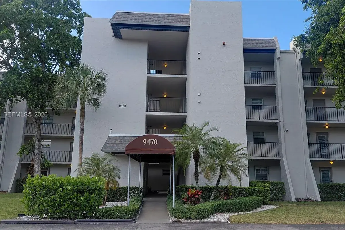 9470 Poinciana Pl # 202, Davie FL 33324