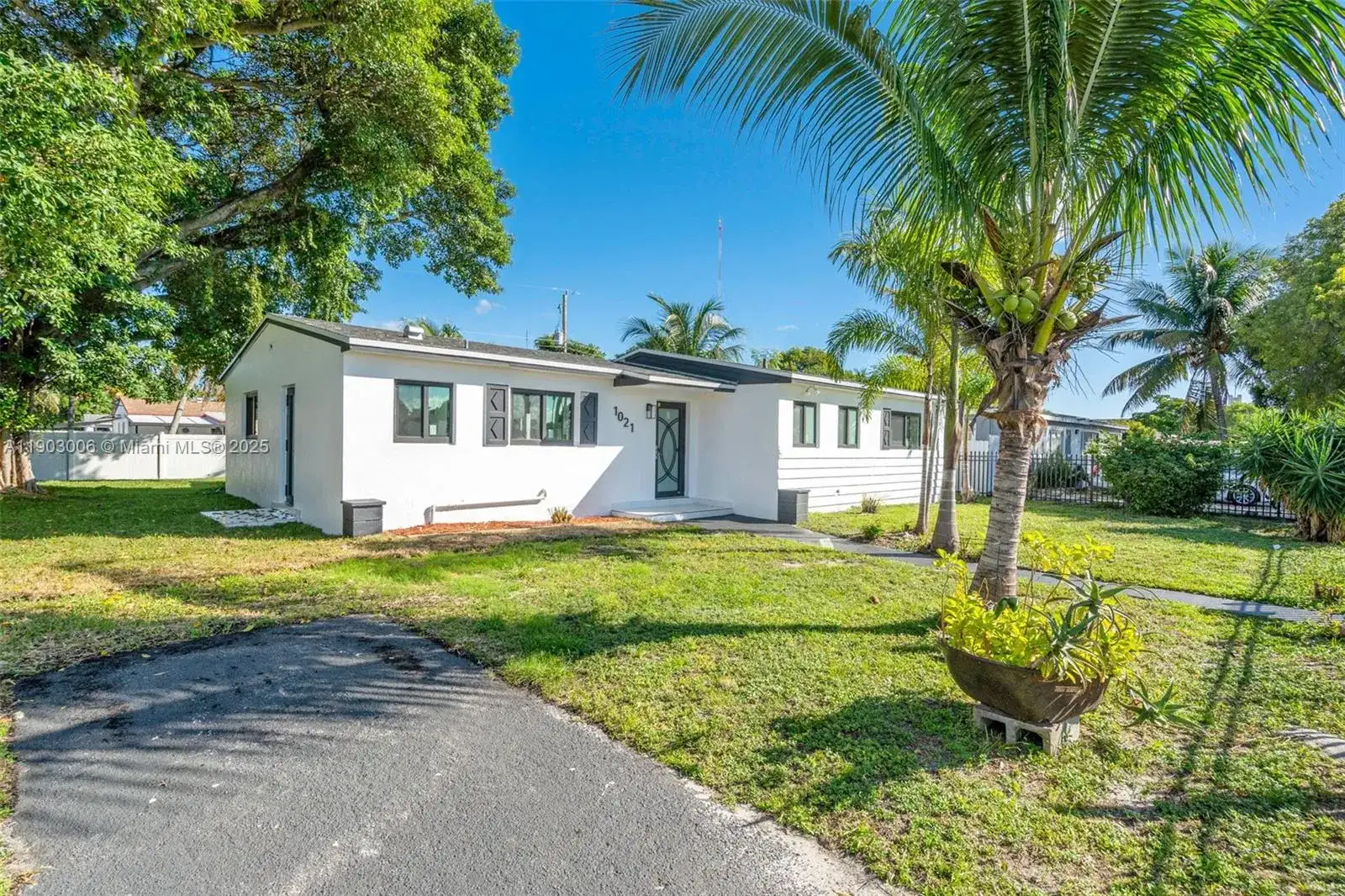 1021 NW 195th St, Miami Gardens FL 33169 photo 3