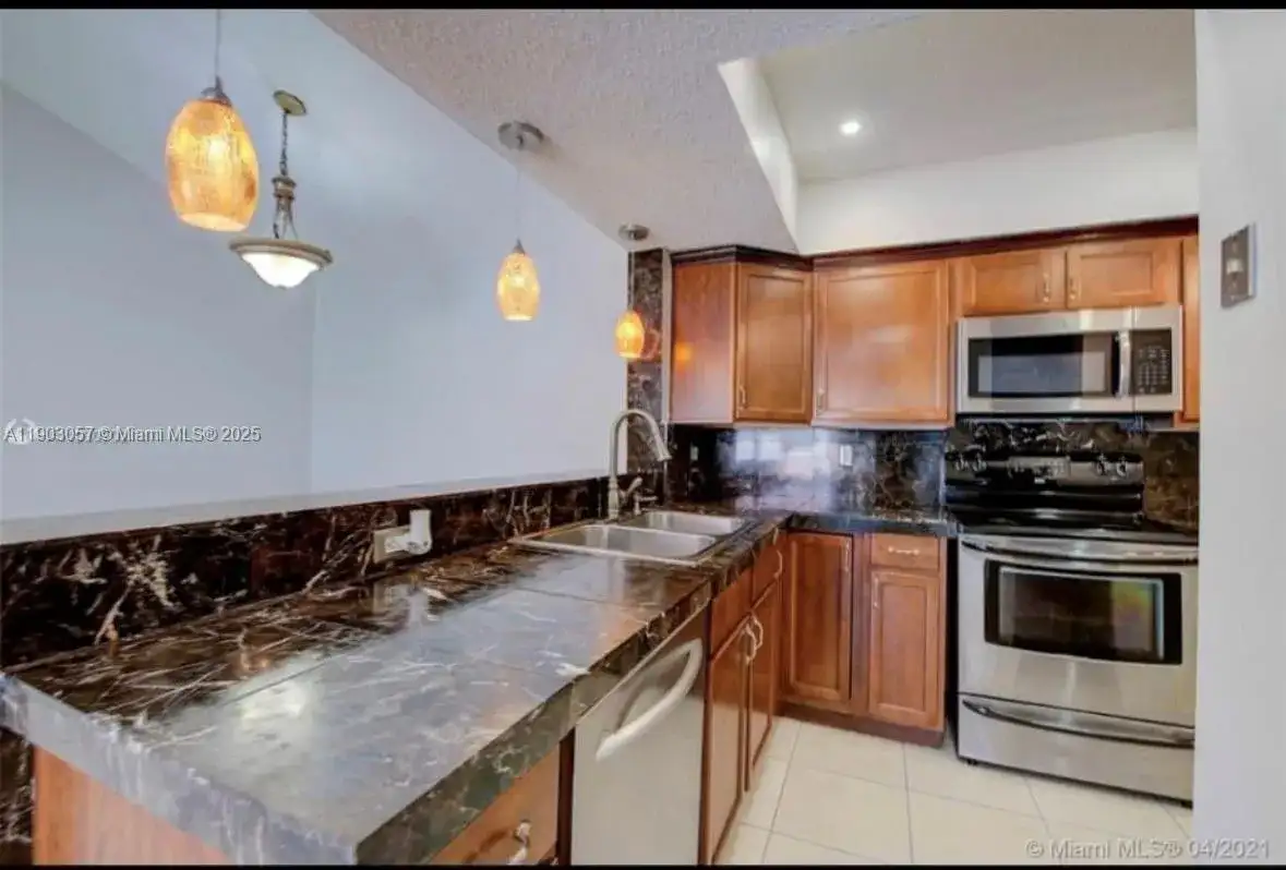 18850 NW 57th Ave # 306, Hialeah FL 33015 photo 3