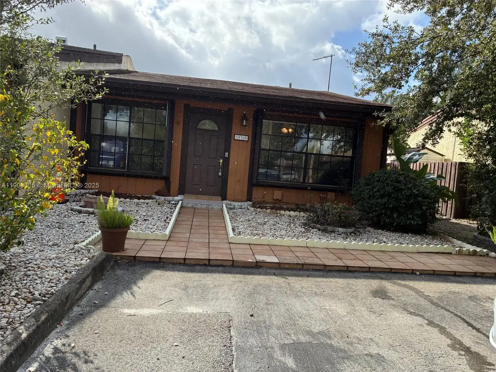 10360 W Cypress Ct # 10360, Pembroke Pines FL 33026