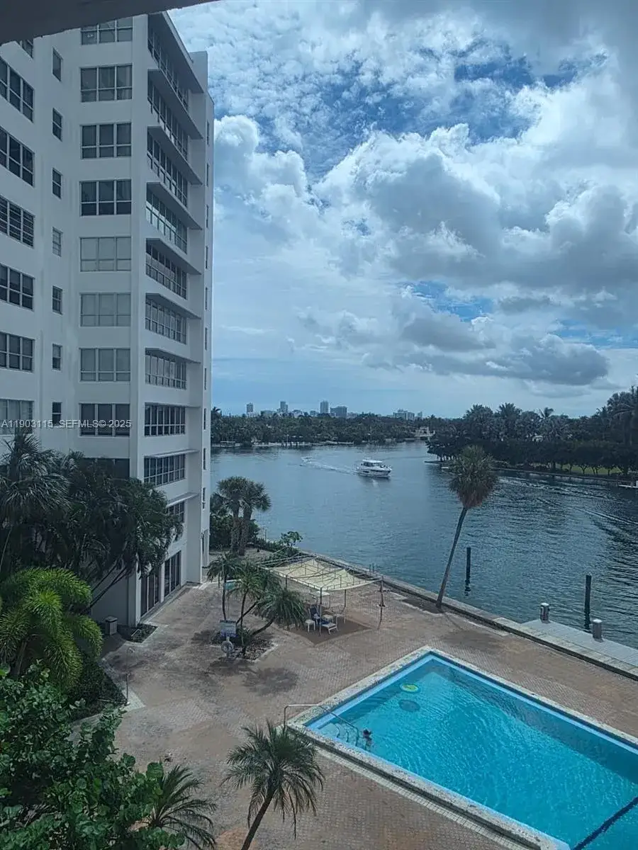 9102 W Bay Harbor Drive # C, Bay Harbor Islands FL 33154