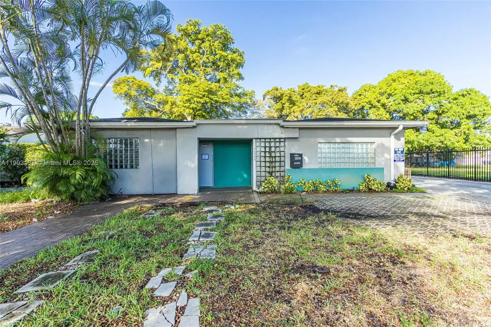 16190 NE 11th Ct, North Miami Beach FL 33162 photo 3
