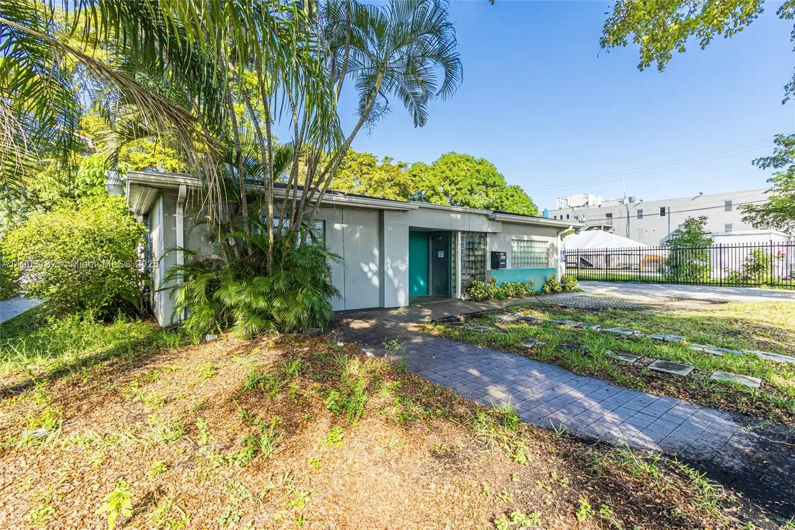 16190 NE 11th Ct, North Miami Beach FL 33162 photo 4