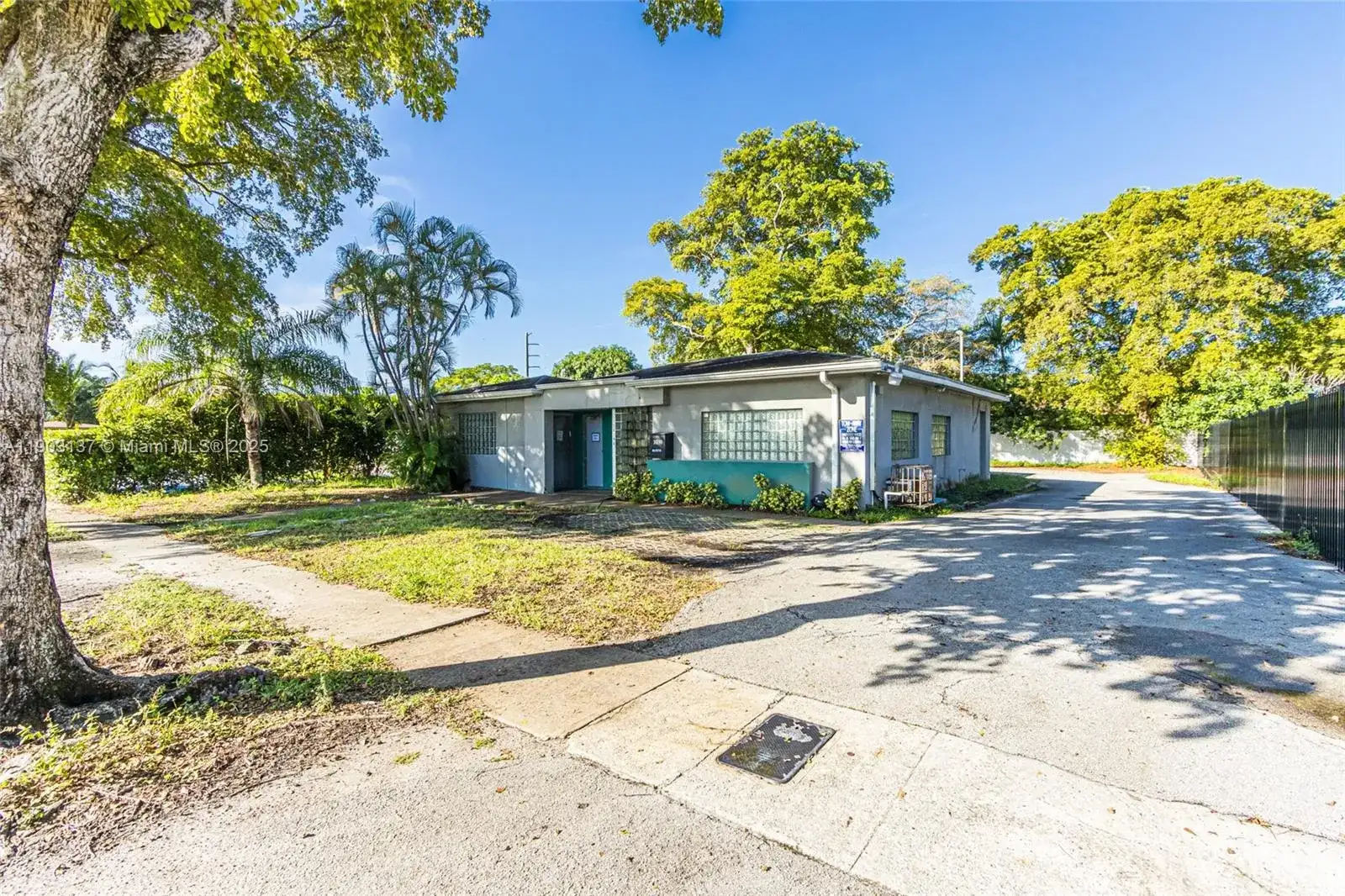 16190 NE 11th Ct, North Miami Beach FL 33162 photo 5