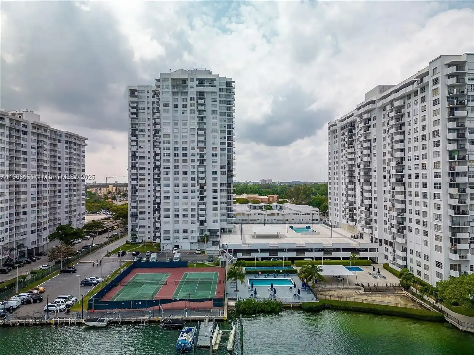 2780 NE 183rd St # 1110, Aventura FL 33160 photo 4