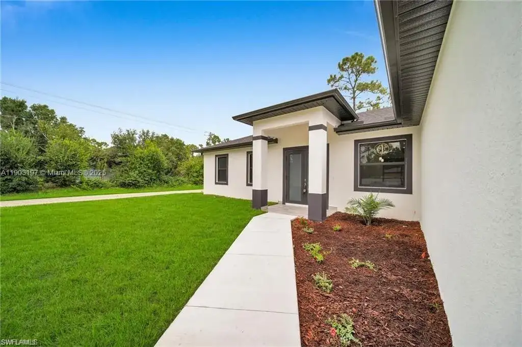 1006 W 10TH ST, Other City - In The State Of Florida FL 33972 photo 2