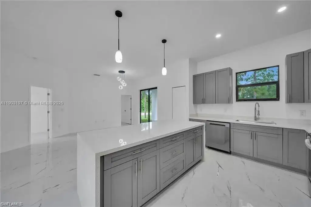 1006 W 10TH ST, Other City - In The State Of Florida FL 33972 photo 3