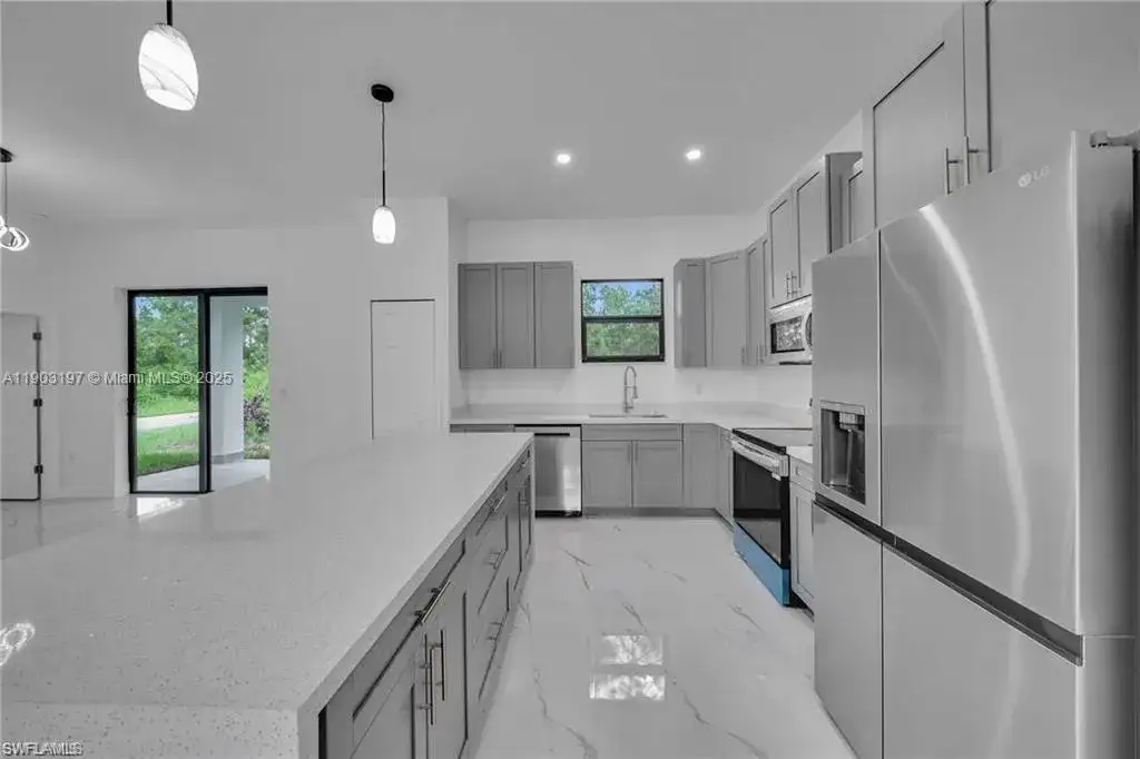 1006 W 10TH ST, Other City - In The State Of Florida FL 33972 photo 4