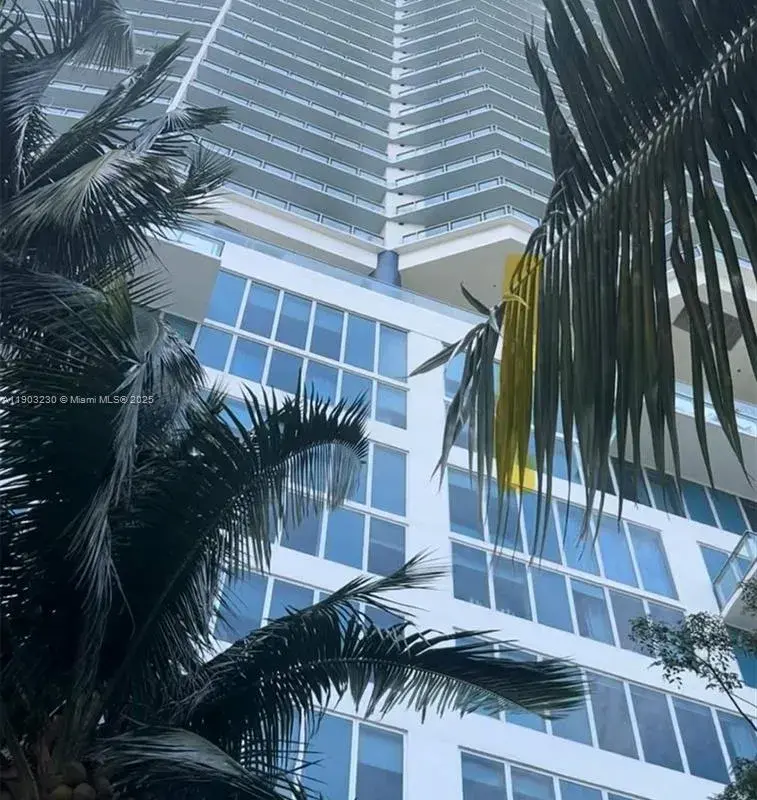 185 SW 7 ST # 1802, Miami FL 33130