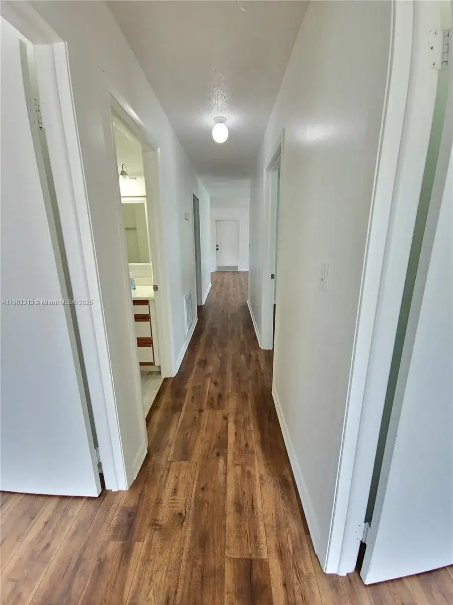 20203 SW 122nd Ct, Miami FL 33177 photo 4