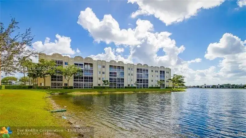 4717 NW 7th St # 10, Miami FL 33126 photo 2