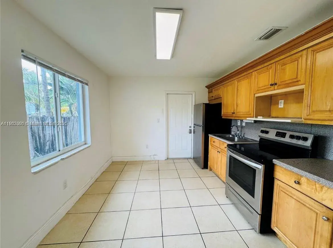 2540 NE 181st St, North Miami Beach FL 33160