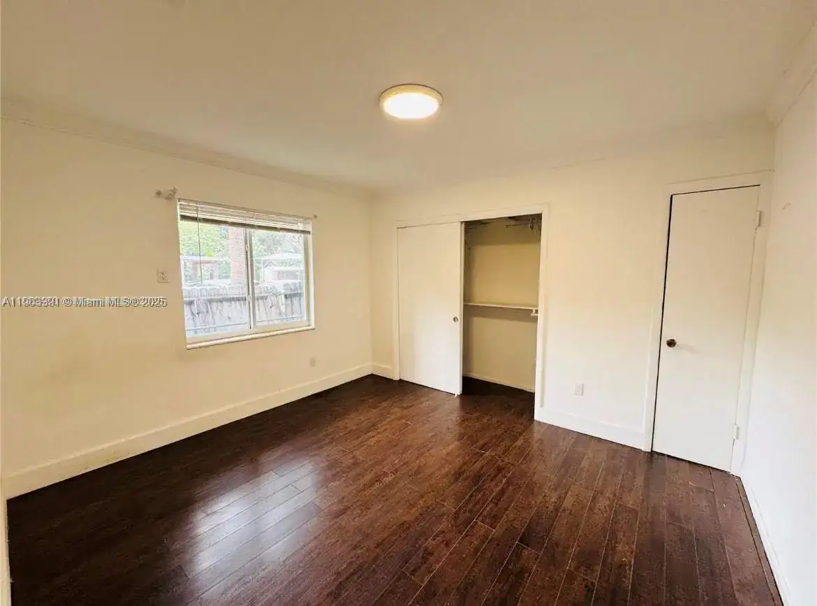 2540 NE 181st St, North Miami Beach FL 33160 photo 4
