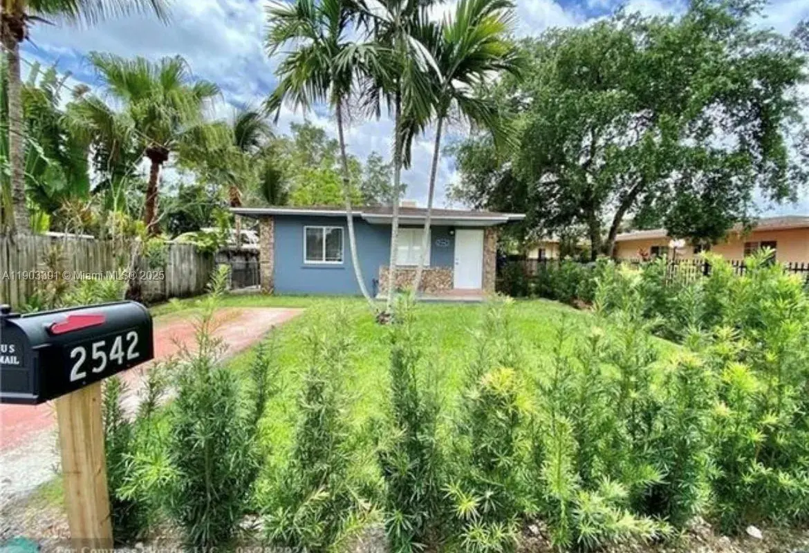 2540 NE 181st St, North Miami Beach FL 33160