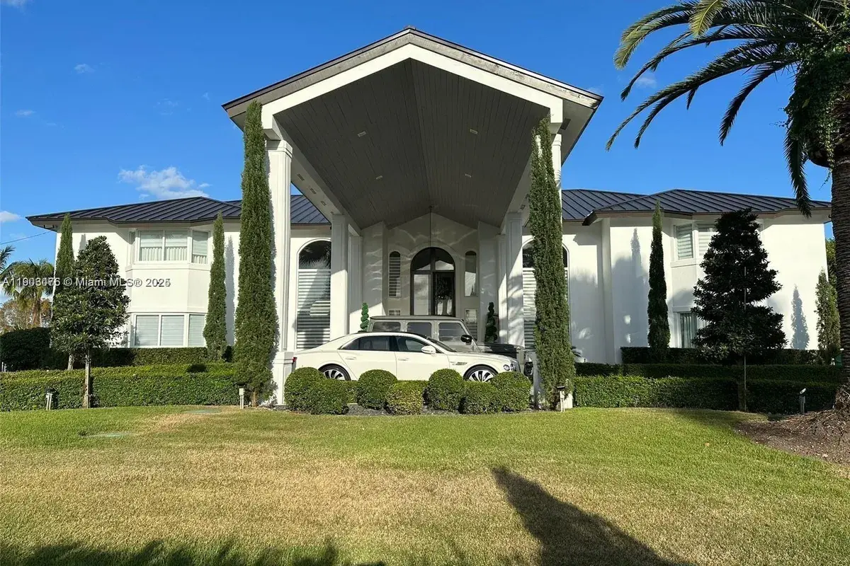 15 SW 124th Ave, Miami FL 33184