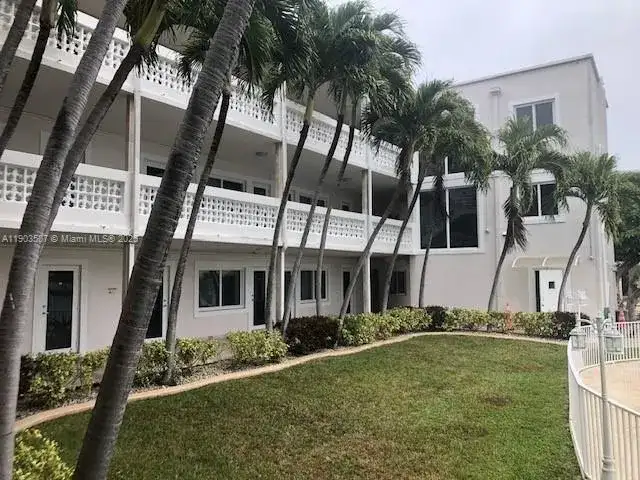 7905 East Dr # 10A, North Bay Village FL 33141 photo 2