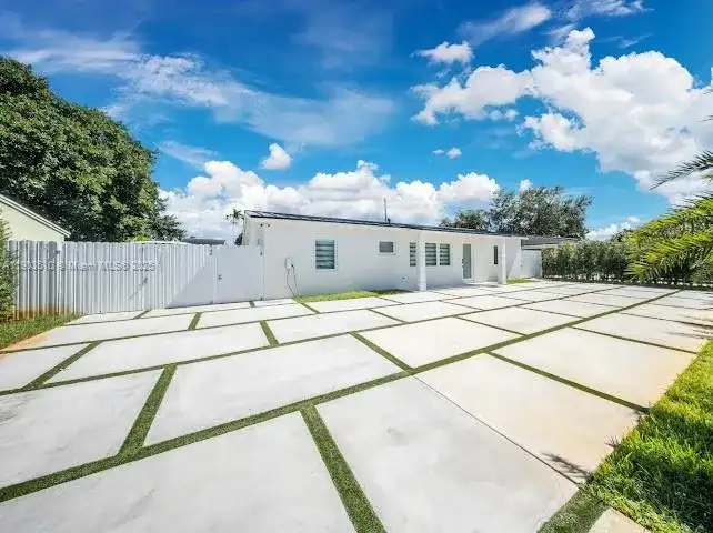16125 NW 28th Pl, Miami Gardens FL 33054 photo 2