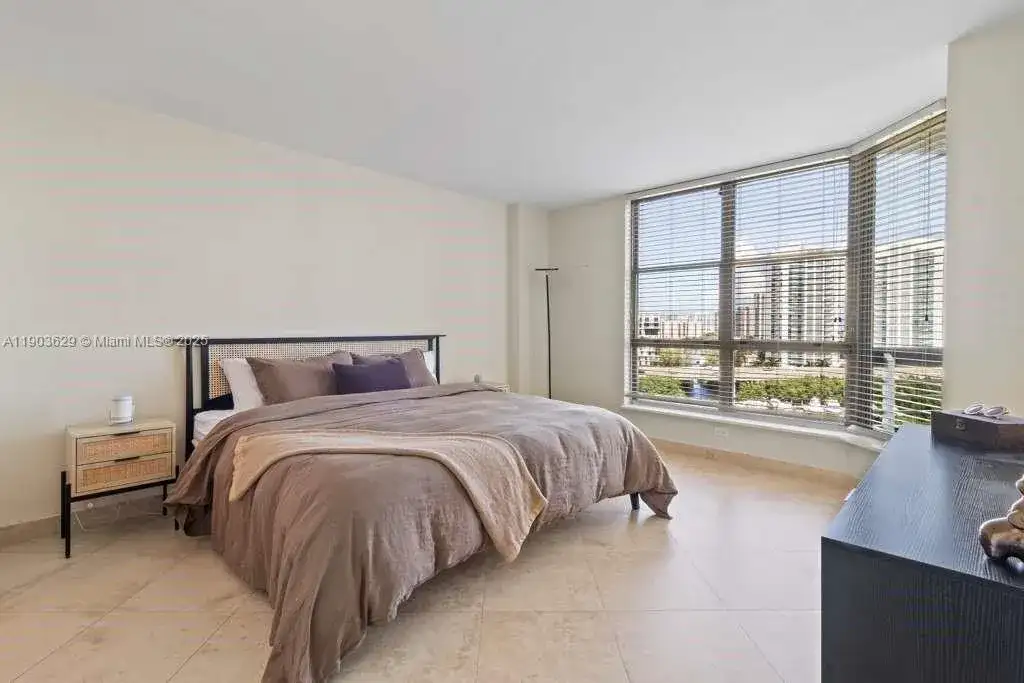 3600 Mystic Pointe Dr # 1209, Aventura FL 33180 photo 5