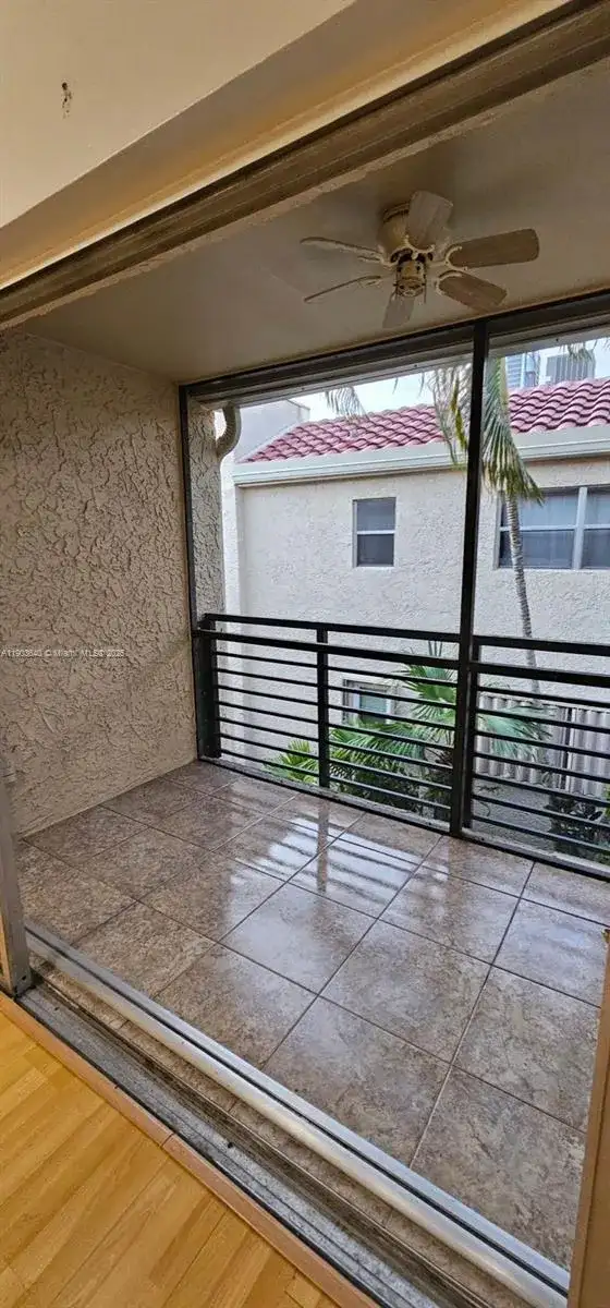 5352 NE 6th Ave # G9, Oakland Park FL 33334 photo 3