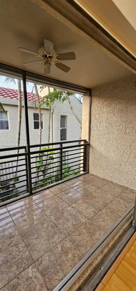 5352 NE 6th Ave # G9, Oakland Park FL 33334 photo 4