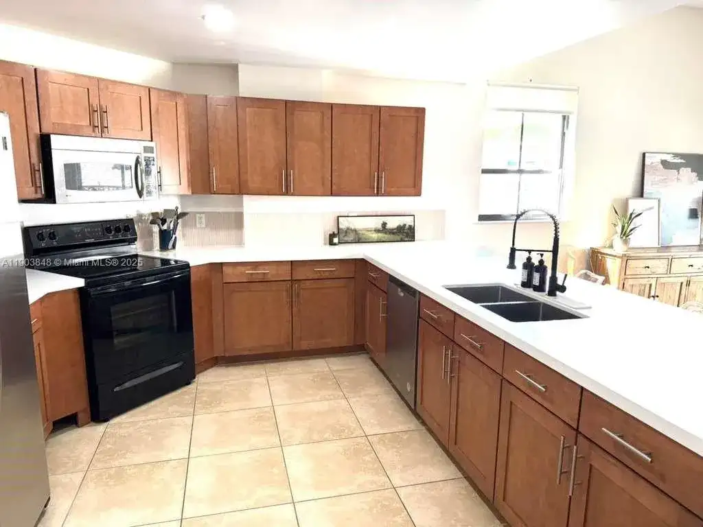 8390 SW 72nd Ave # 519, Miami FL 33143 photo 3