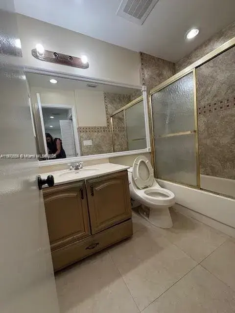 5721 Riverside Dr, Coral Springs FL 33067