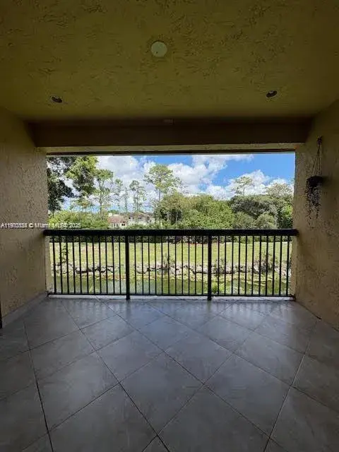 5721 Riverside Dr, Coral Springs FL 33067